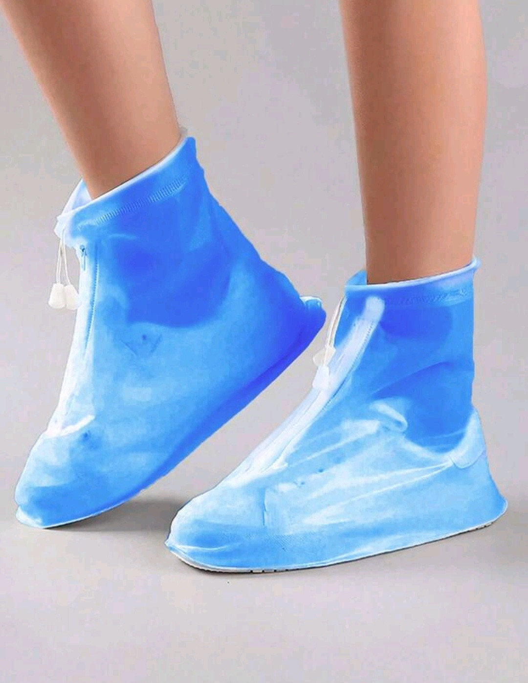 زوج من اغطية الاحذية الواقية من المطر